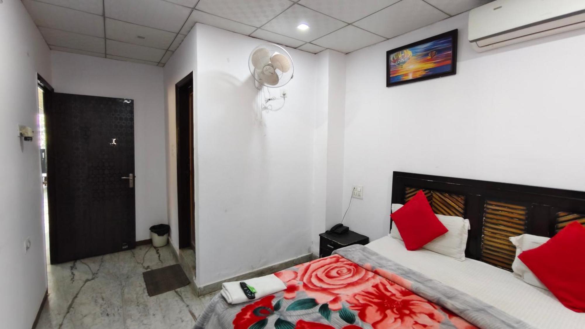 Rajdhani Guest House Фарідабад Екстер'єр фото