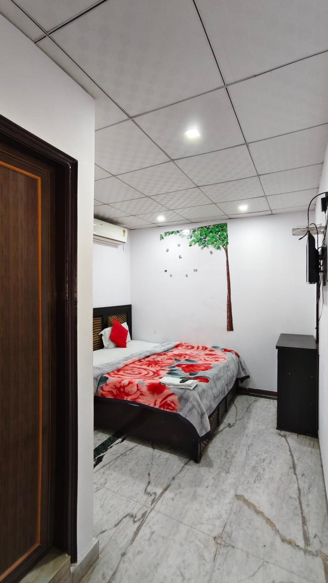 Rajdhani Guest House Фарідабад Екстер'єр фото