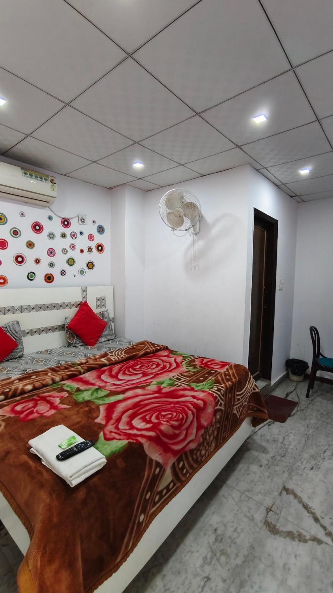 Rajdhani Guest House Фарідабад Екстер'єр фото