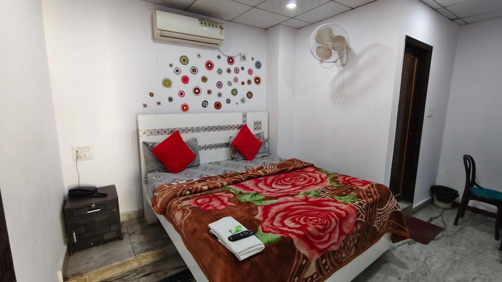 Rajdhani Guest House Фарідабад Екстер'єр фото